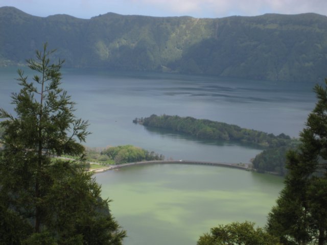 lagoaverdeoglagoaazul.jpg