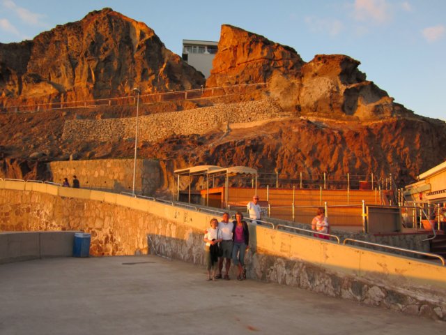 pstrandstienpuertorico.jpg