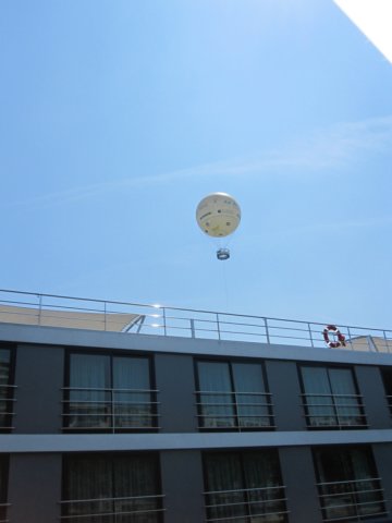 luftballonoverparis.jpg