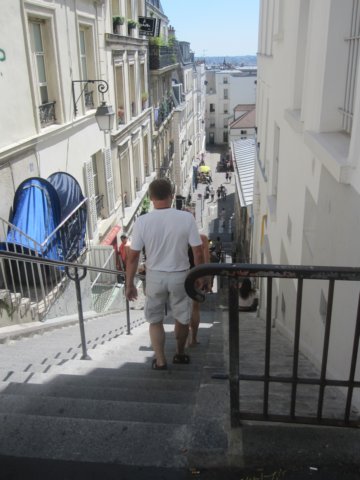 perpvejnednedaftrappenmontmatre.jpg