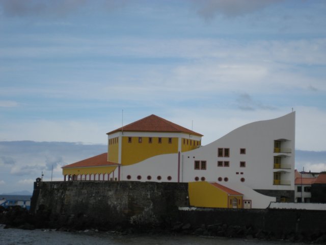 biblioteketivelassaojorge.jpg